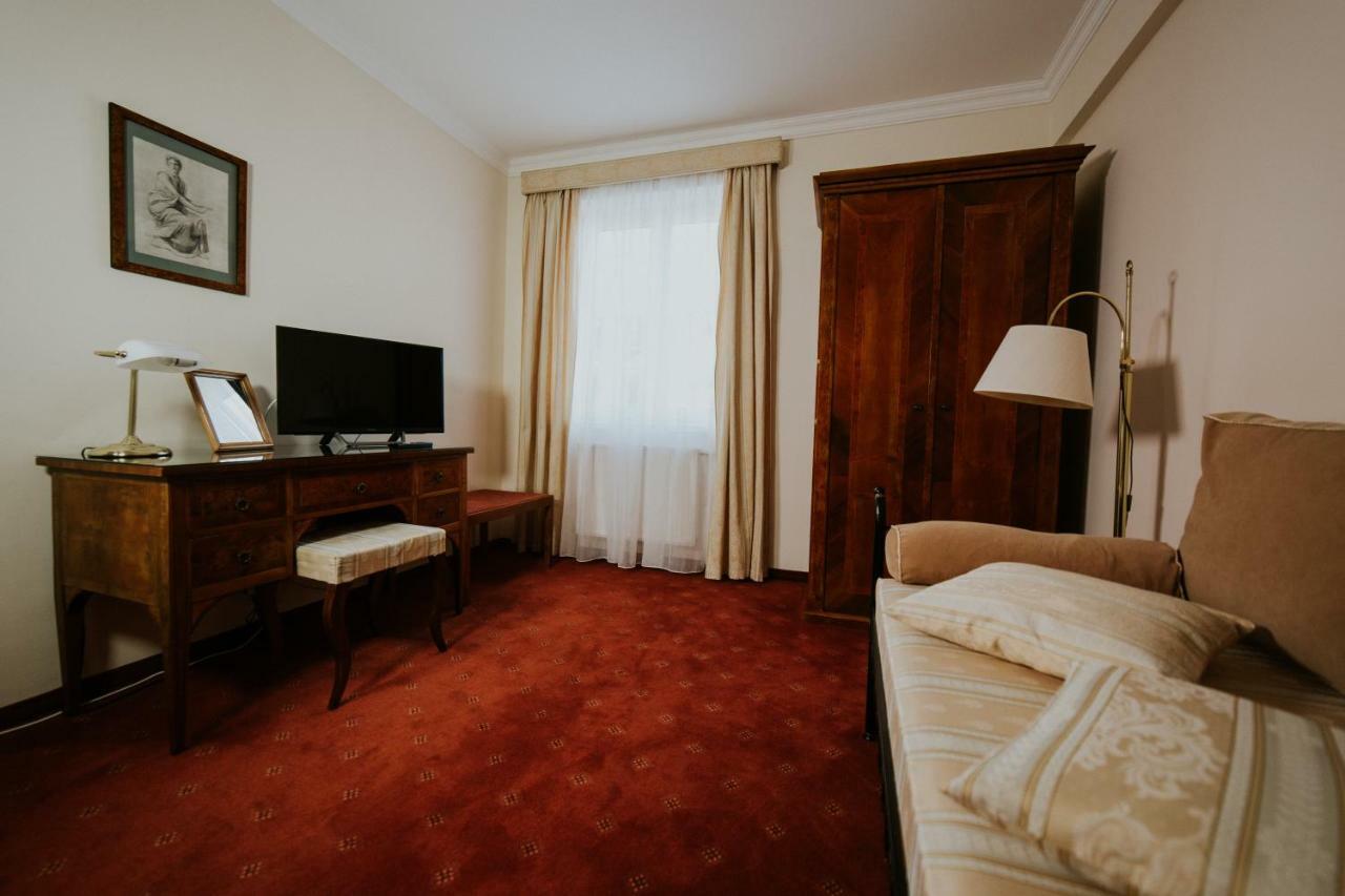 Hotel La Residenza 티미쇼아라 외부 사진