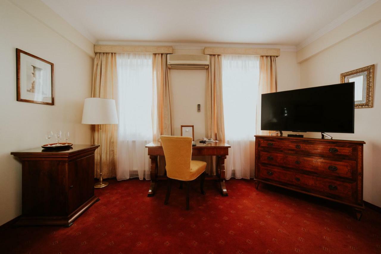 Hotel La Residenza 티미쇼아라 외부 사진