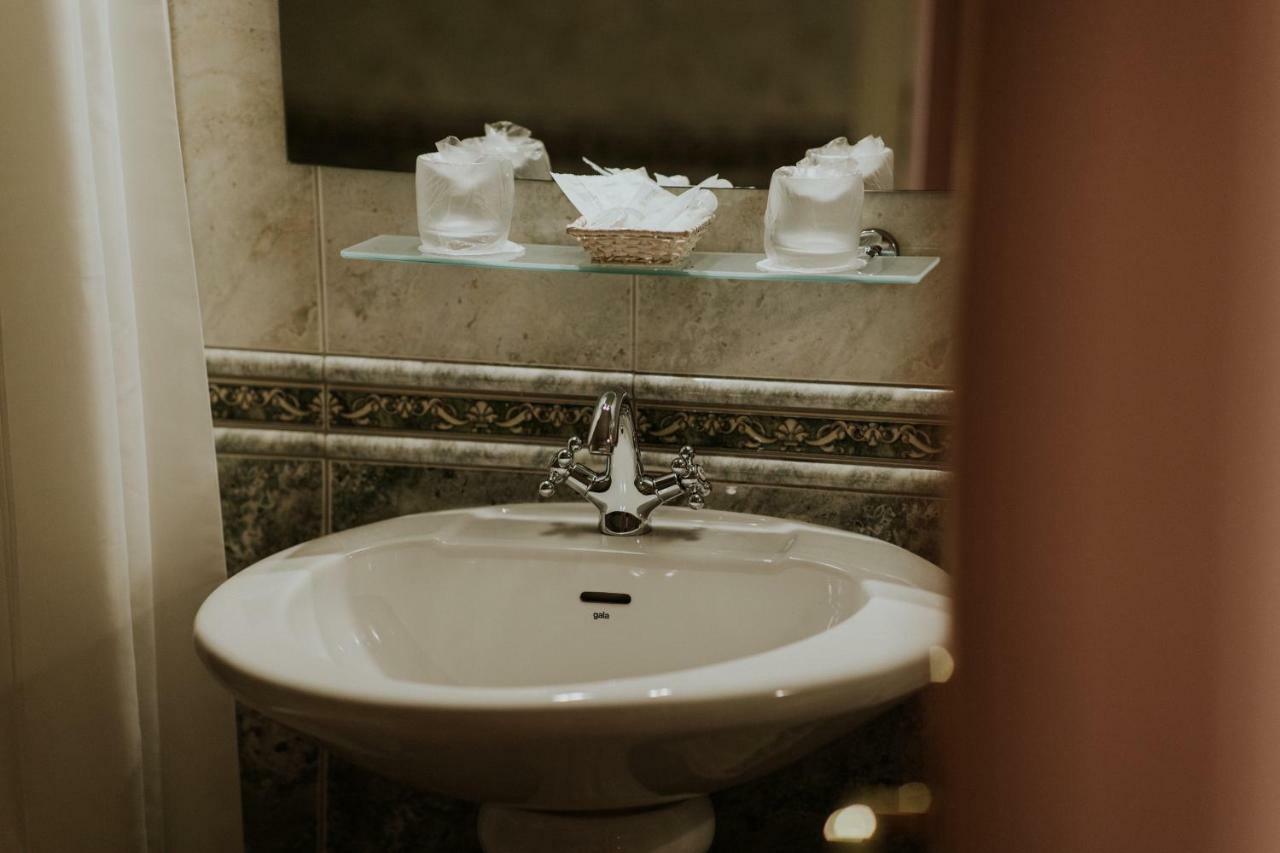 Hotel La Residenza 티미쇼아라 외부 사진